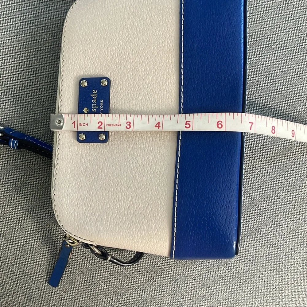 Small Kate Spade ♠️ Crossbody - Picture 7 of 9